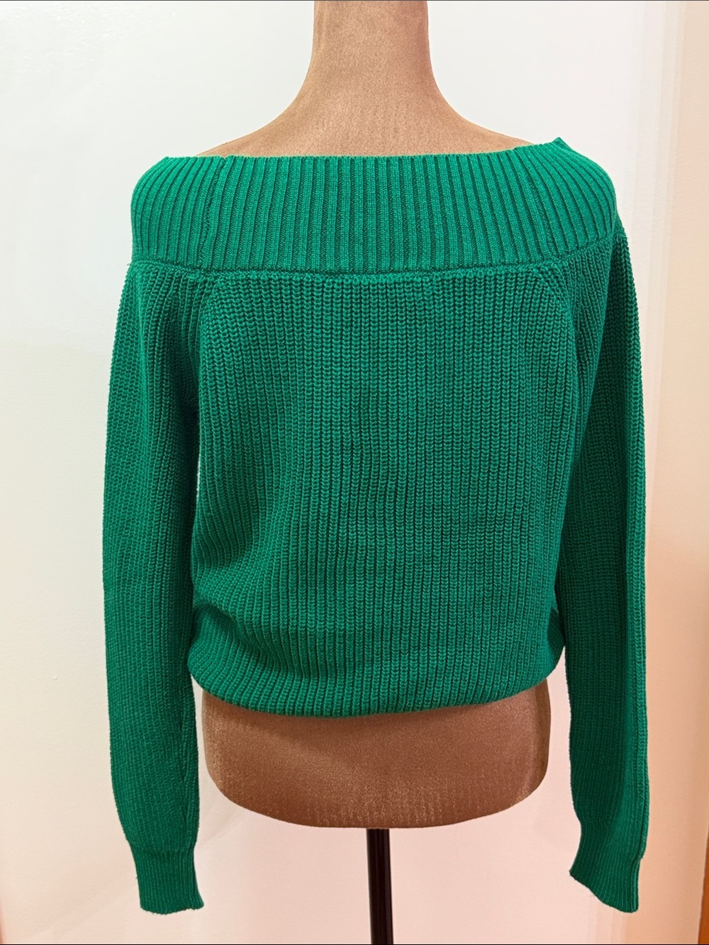 Boston Proper. V Neck Emerald Green Women's Sweater. NWOT. Size S. - Picture 2 of 8